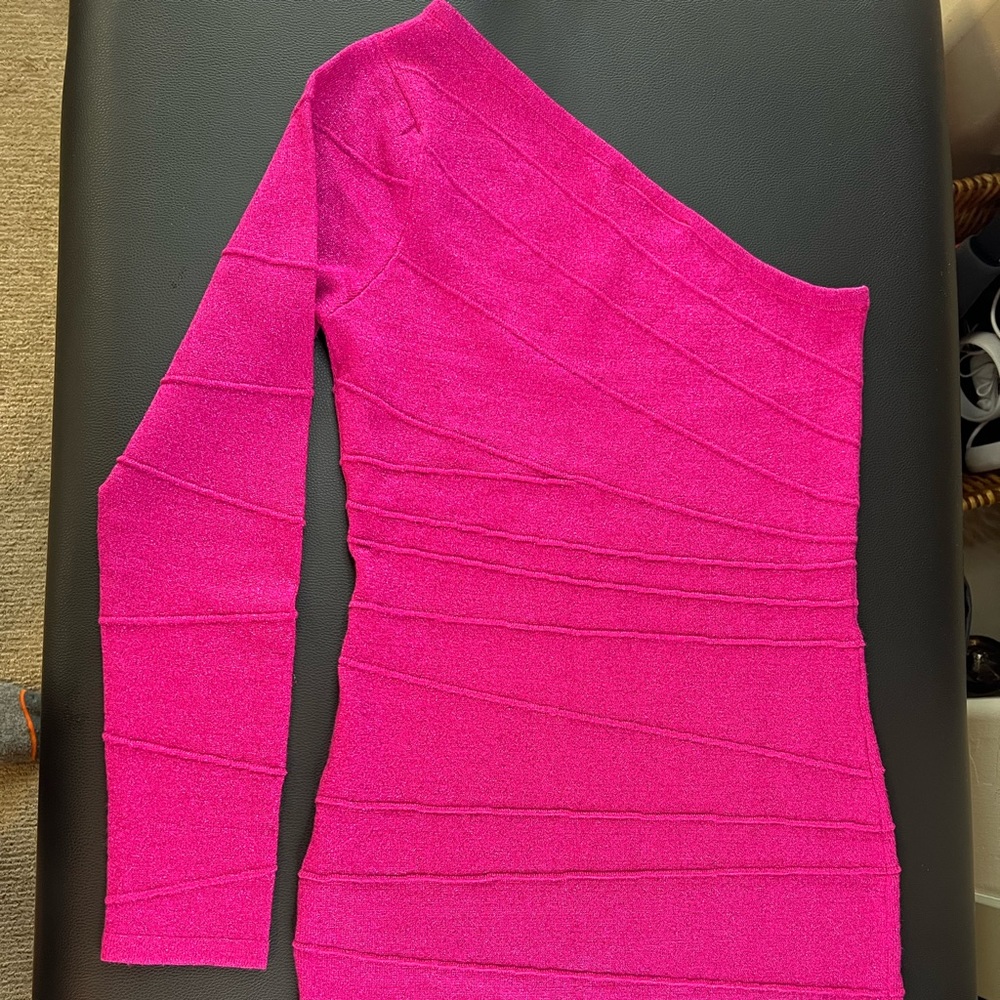 A one sleeved dress never worn perfect for night out or with a jacket